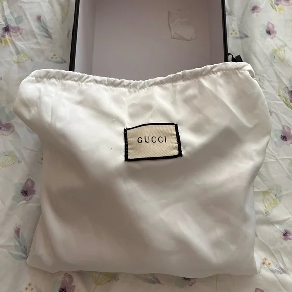 GG Marmont Matelassé Shoulder Bag - Picture 2 of 9